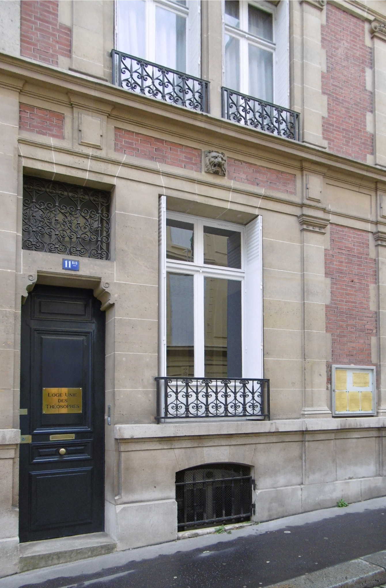 La façade de la rue